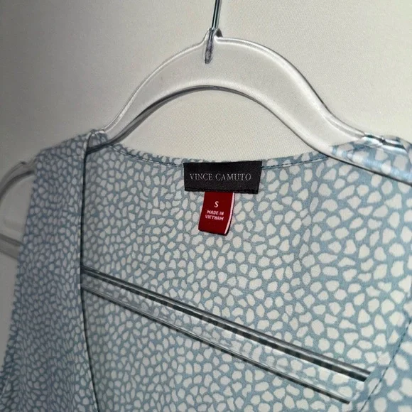 Vince Camuto Women's sleeveless V-neck swing Tank Top, Size M - Picture 3 of 5